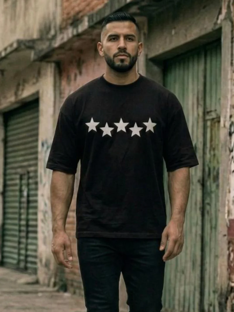 Playera oversize holgada negra estilo streetwear y gymwear